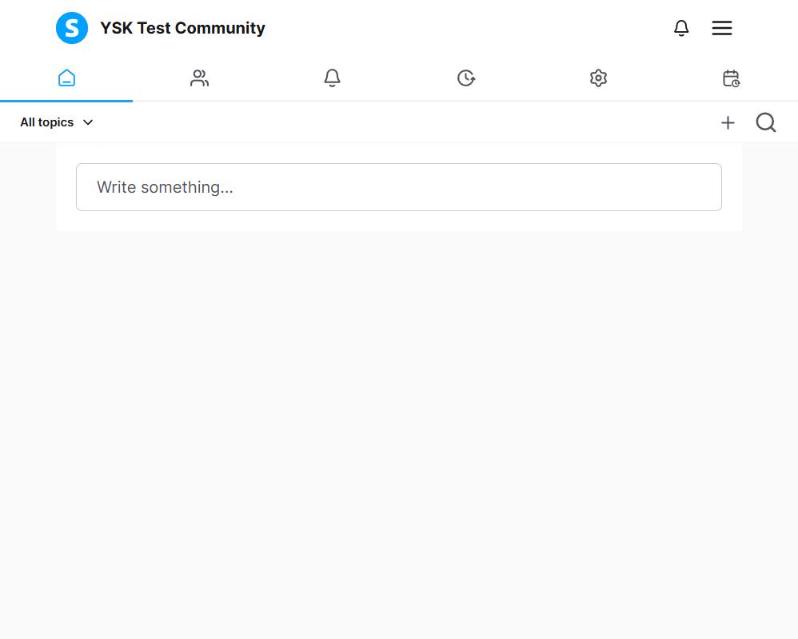 Member view of a new Systeme.io community with a post box, topics filter and navigation icons
